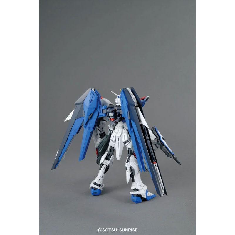 Maqueta Gundam MG ZGMF-X10A Freedom Gundam (Ver. 2.0) 1/100 Detallada